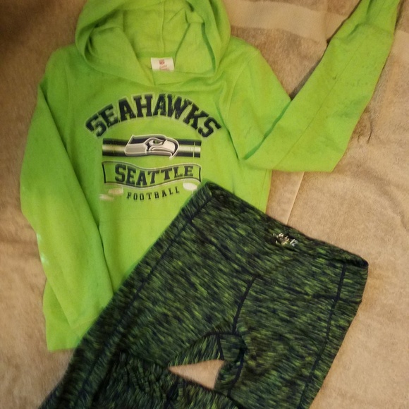 Cute Lady 12 Seahawks Cropped Leggings, Size Small - Picture 2 of 7
